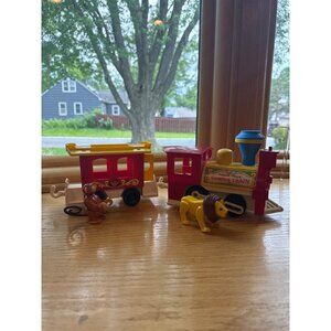 Vintage Fisher Price Little People Circus Train Monkey & Lion Figures